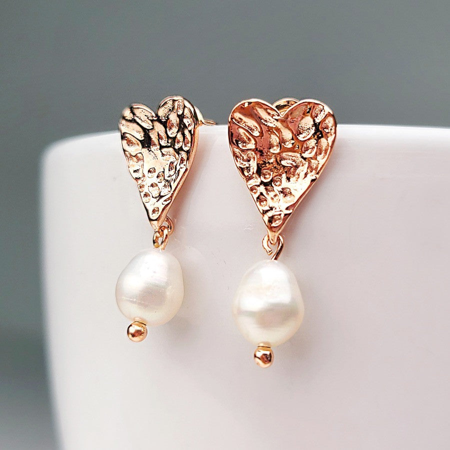 925 Silver Antique Freshwater Pearl Tap Heart Earrings